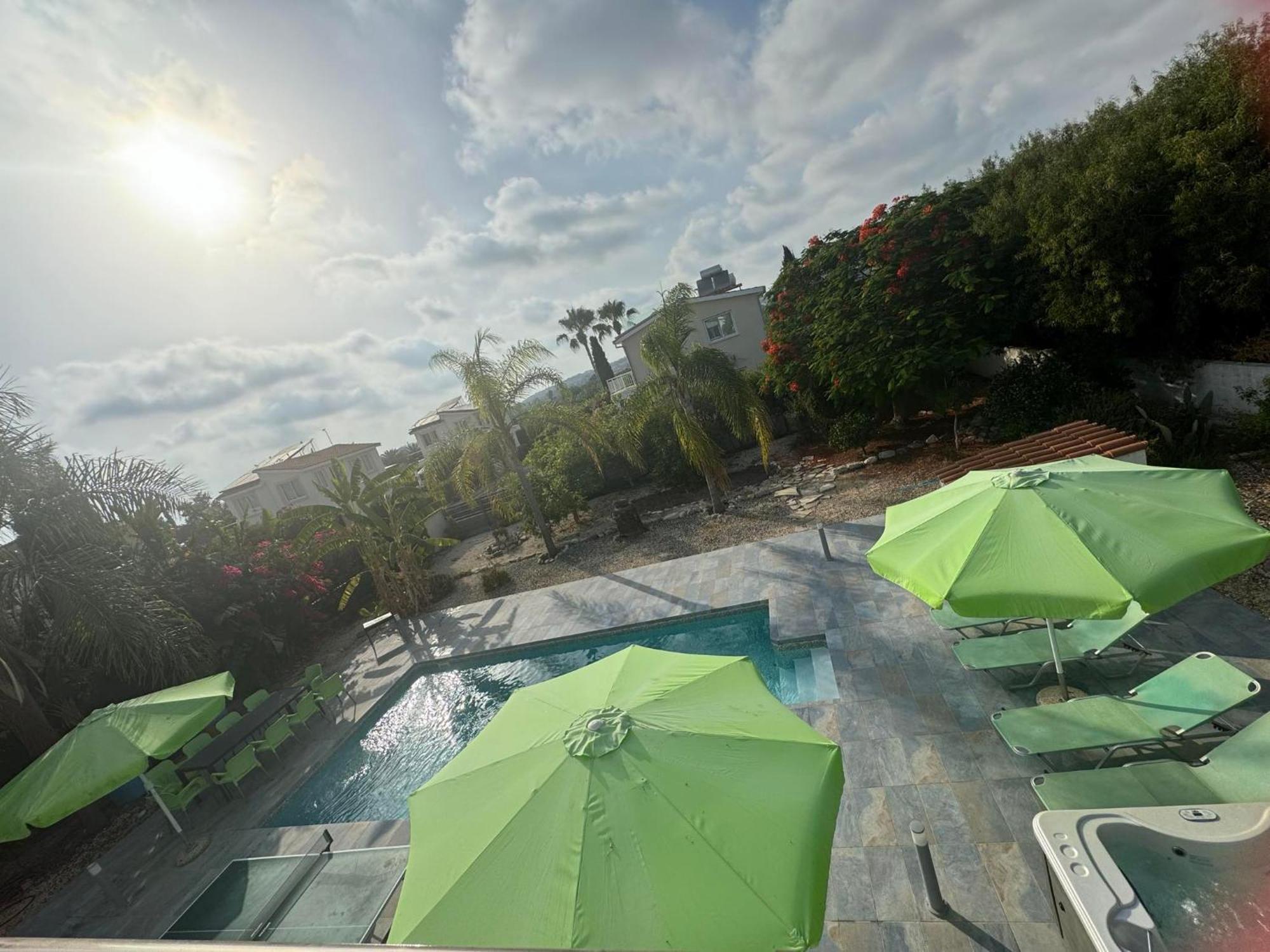 Villa Coralia Gardens 1Km From Coral Bay Beach Luaran gambar
